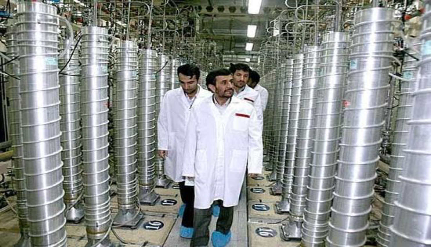 伊朗总统视察铀浓缩工厂